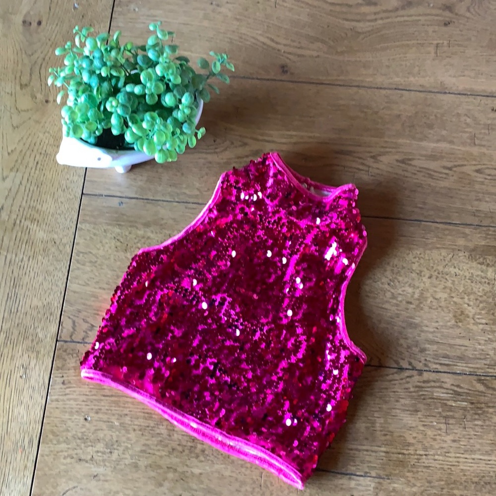 Balera dance top with HOT pink sequence size MC (medium child)